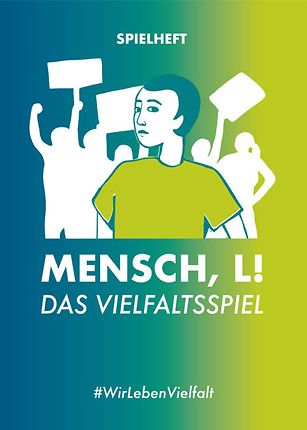 Zeichnung einer Person vor den Umrissen Demonstrierender, darunter der Titel "MENSCH, L! DAS VIELFALTSSPIEL