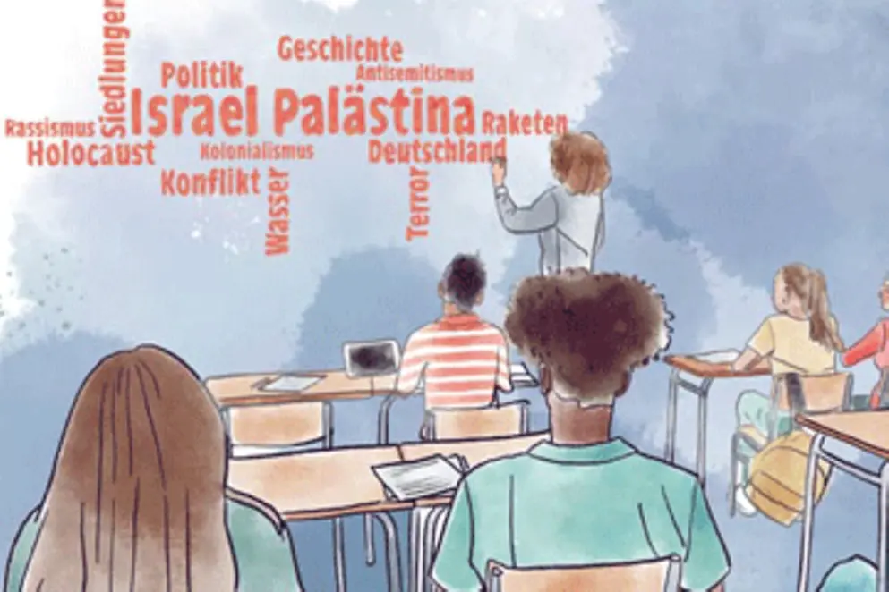 Schüler und Schülerinnen schauen auf Lehrkraft, die viele Worte an die Wand schreibt: darunter "Israel", "Palästina", "Konflikt"