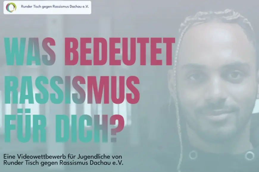 Ein junger Schwarzer Mann ist neben dem Schriftzug "Was bedeutet Rassismus für dich?" abgebildet.